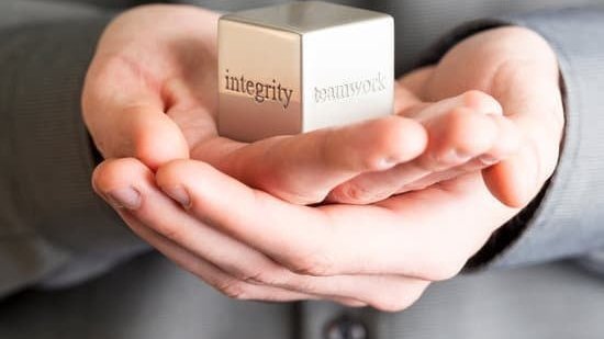 Die Bedeutung der Eigenständigkeitserklärung in deiner Hausarbeit 2 eigenstaendigkeitserklaerung hausarbeit