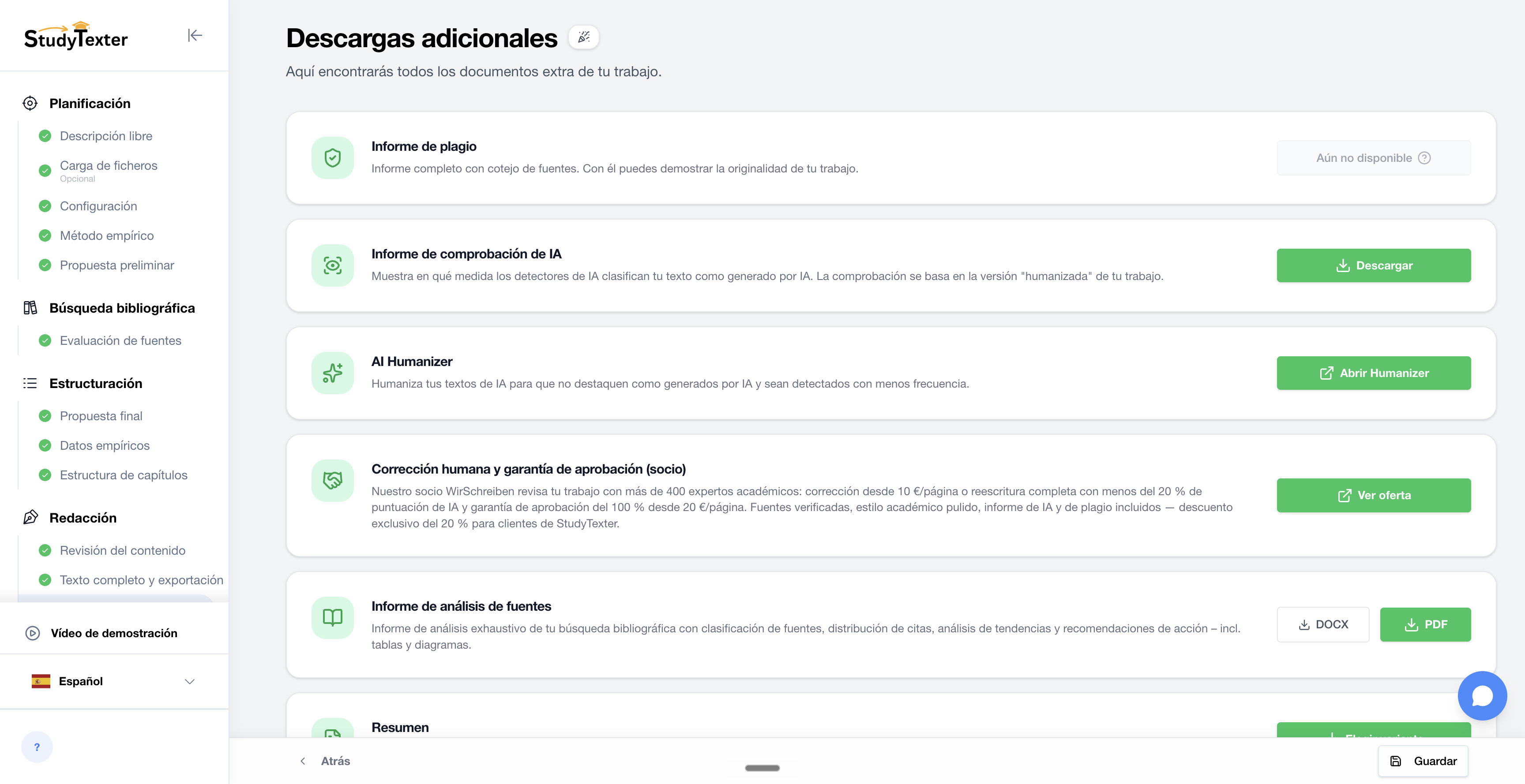 El editor de StudyTexter en español: paso Descargas adicionales con Informe de IA, Informe de plagio, AI Humanizer, revisión humana de WirSchreiben y Análisis de fuentes incluidos.