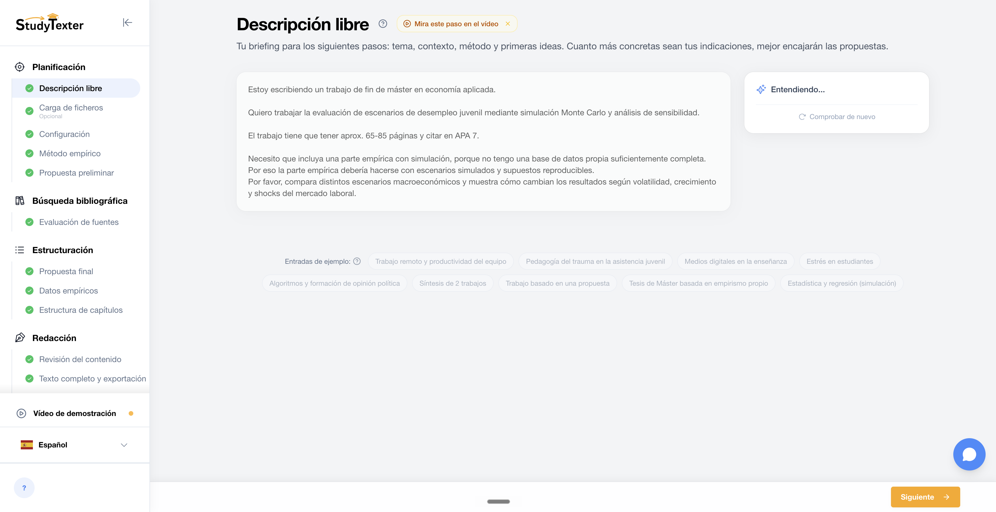El editor de StudyTexter en español: paso Descripción libre con una entrada real de TFM sobre empleo juvenil y simulación Monte Carlo. La IA pre-rellena las siguientes pantallas a partir de este texto.