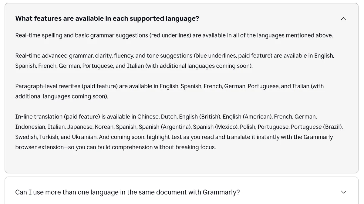 Strona grammarly.com/languages z rozwiniętym pytaniem FAQ o funkcje w poszczególnych językach: czerwone podkreślenia we wszystkich językach, niebieskie podkreślenia i przeredagowanie akapitów w sześciu językach bez polskiego, tłumaczenie w tekście także na polski